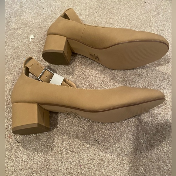 ⭐️ 3 for $22- Beige Heels with Ankle Strap, Size 8 1/2, NWT - Picture 3 of 6